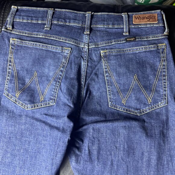 Wrangler Men's Slim Fit Boot Cut Jeans Blue Denim 5-Pocket Outdoor Preppy 32/34 - Picture 4 of 16